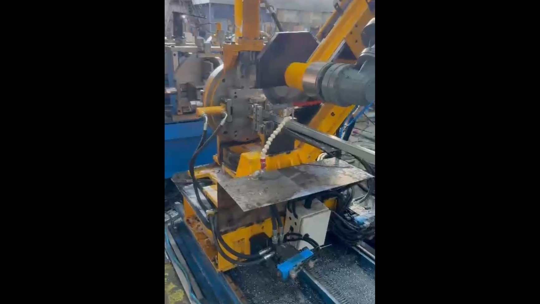 Flying Saw
